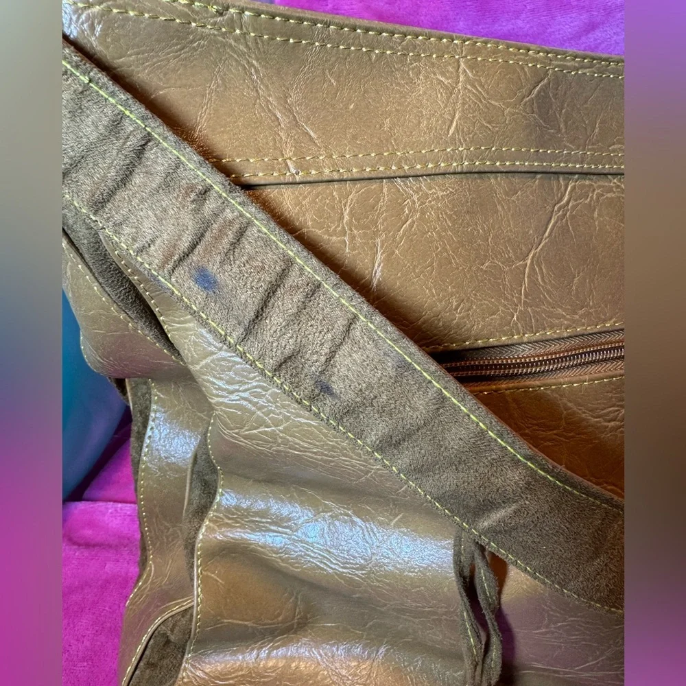 Candie’s Vintage Distressed shoulder Bag W Brass Hardware & Multiple Pockets - Picture 6 of 11